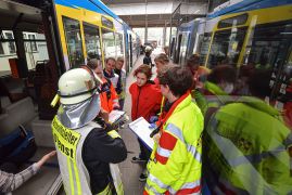 Schwerer Unfall Rettungskraefte Uebten In Jena Den Ernstfall 15